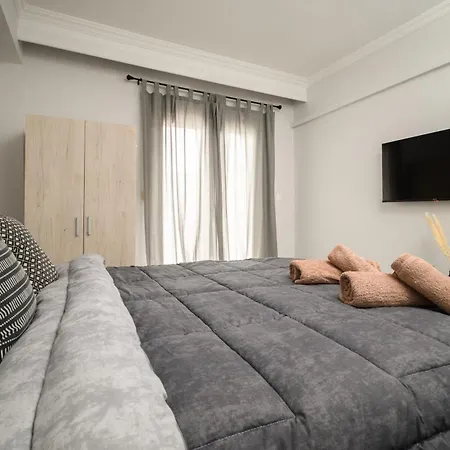 Lakeside Apartment *