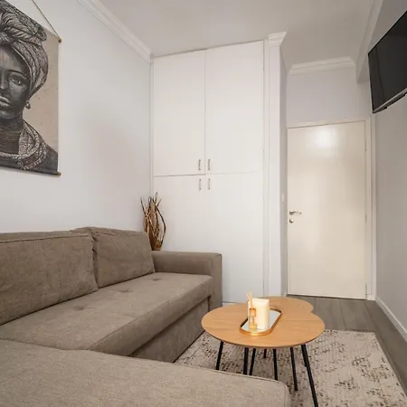 Lakeside Apartment *